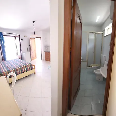 Baia Unci Daire Canneto (Lipari)
