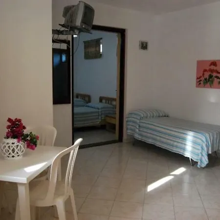 Baia Unci Apartment *